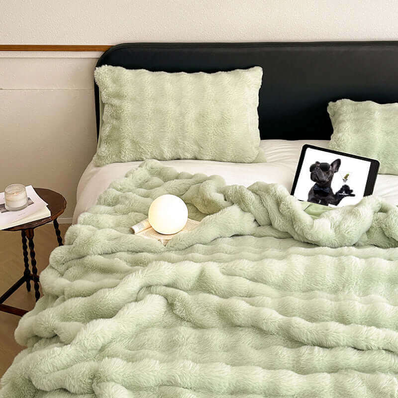 Luxury Eco-Friendly Faux Fur Blanket Matcha